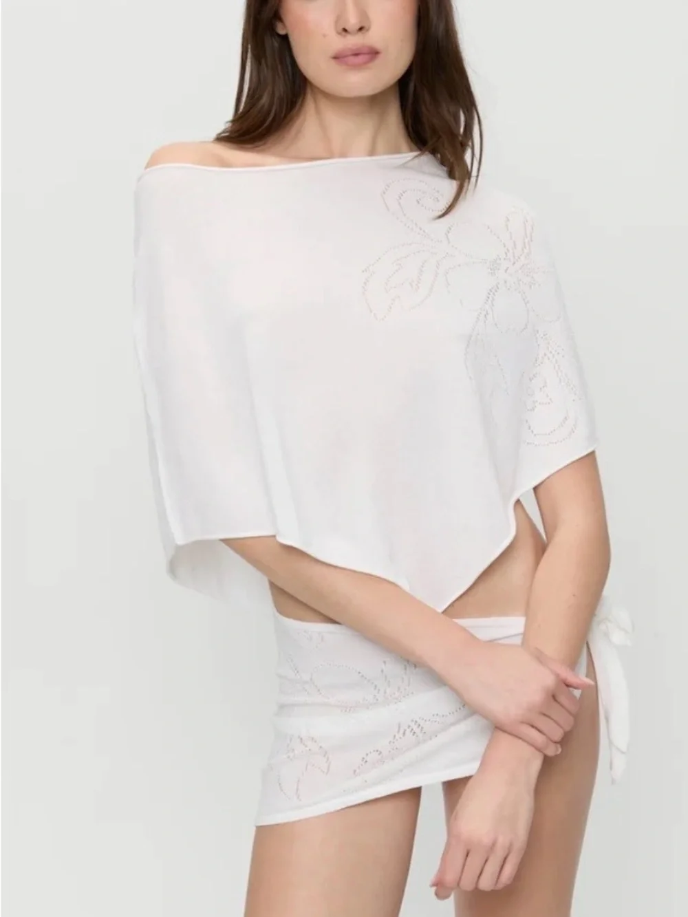 NWOT Frankie’s bikinis white hibiscus knit poncho and skirt set